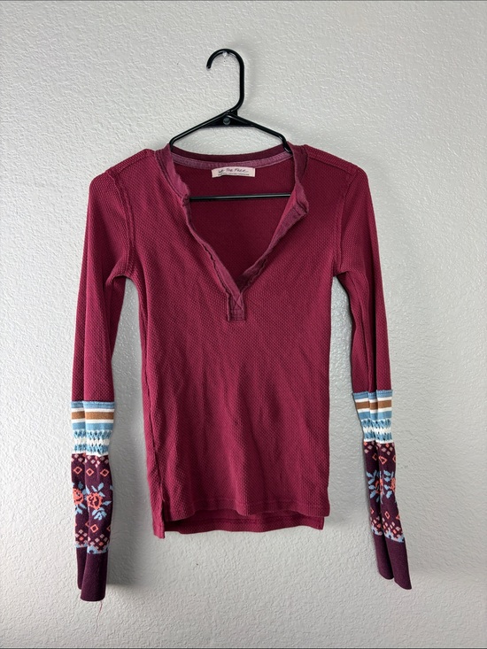 We The Free Sweaters - We The Free burgundy v-neck Sweater shirt XS